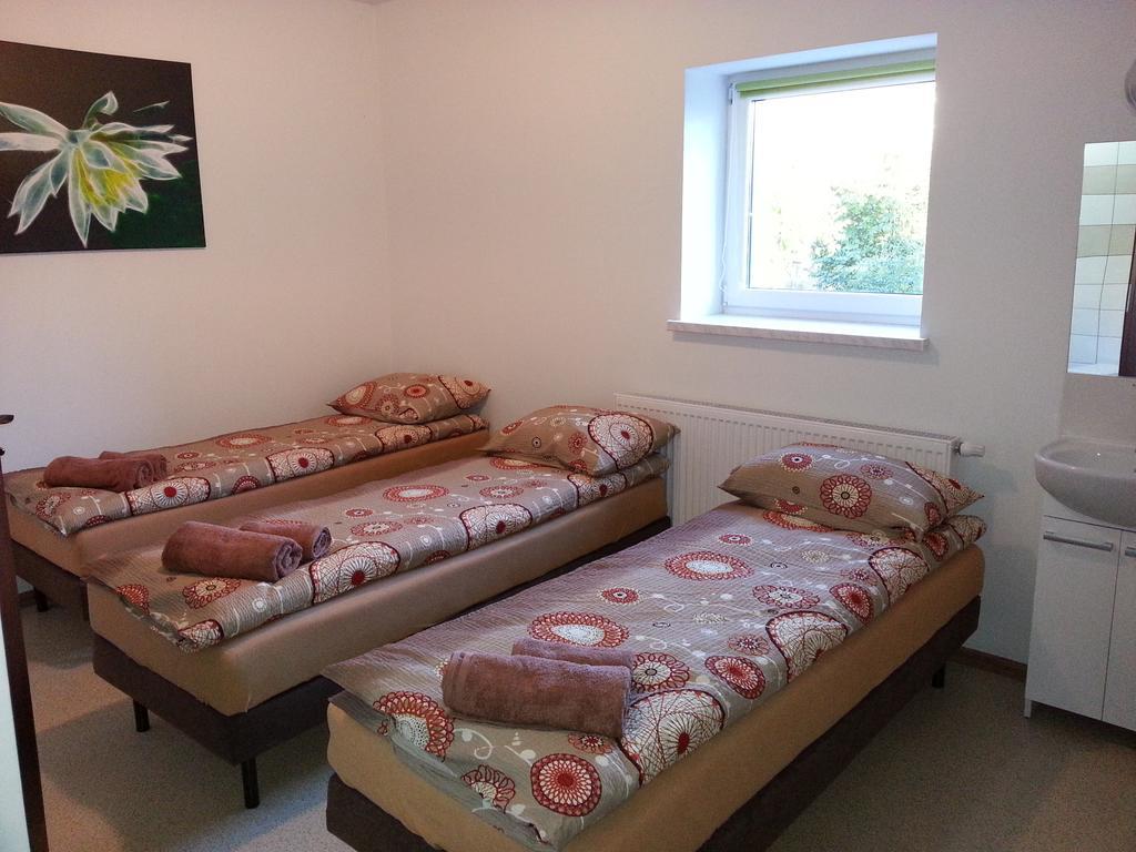 Pokoje Erjot Hd Hostel Niemodlin Room photo